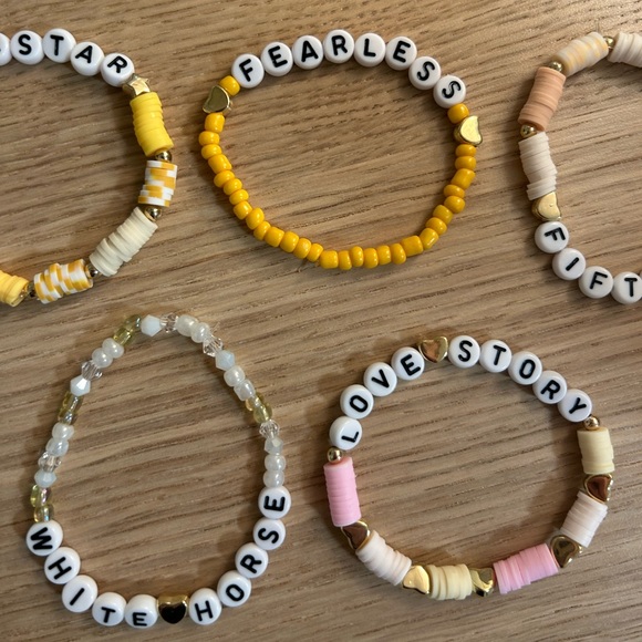 5 Taylor swift fearless bracelets - Picture 4 of 4